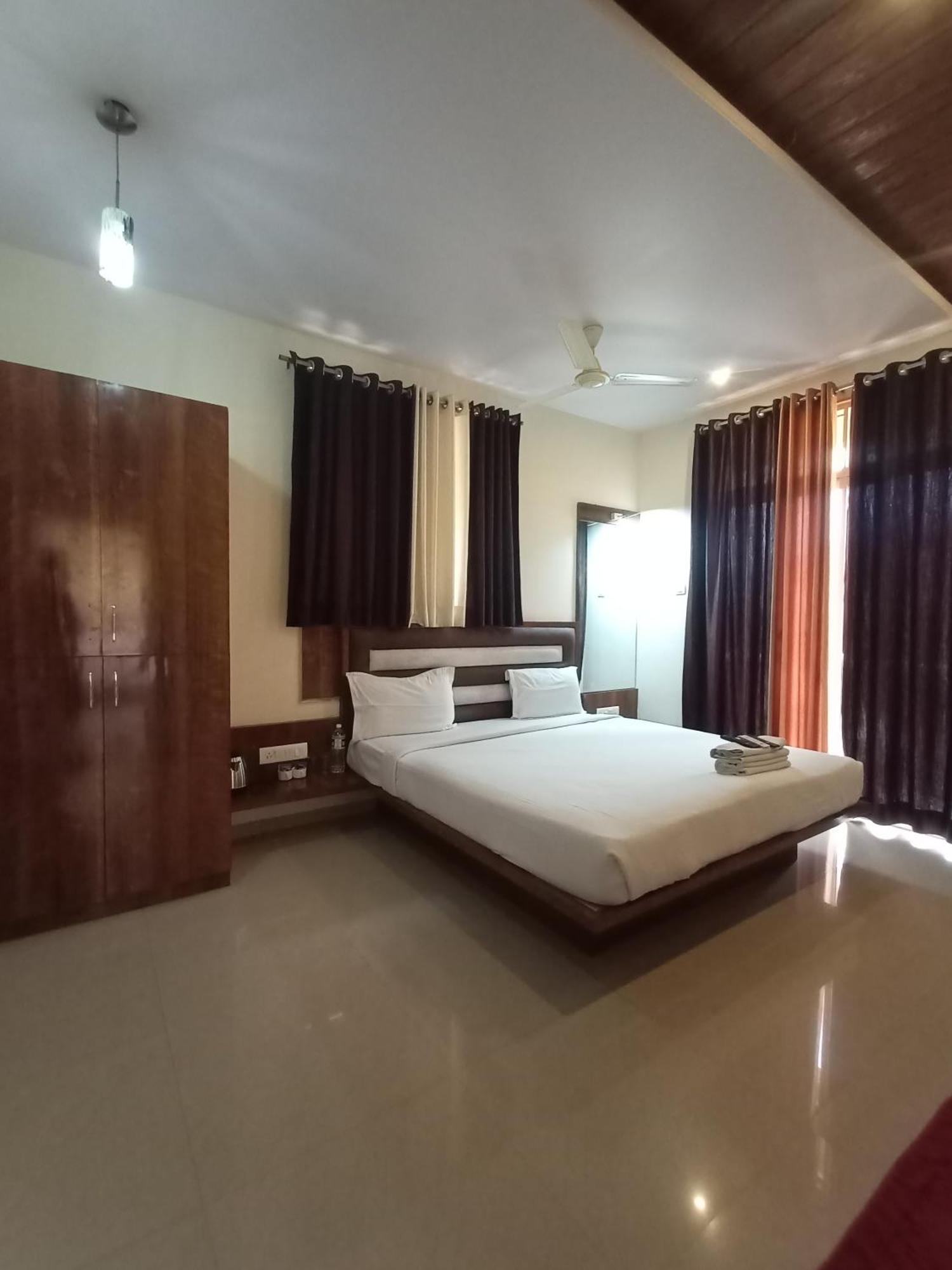Hotel Oakwood Mahābaleshwar Quarto foto